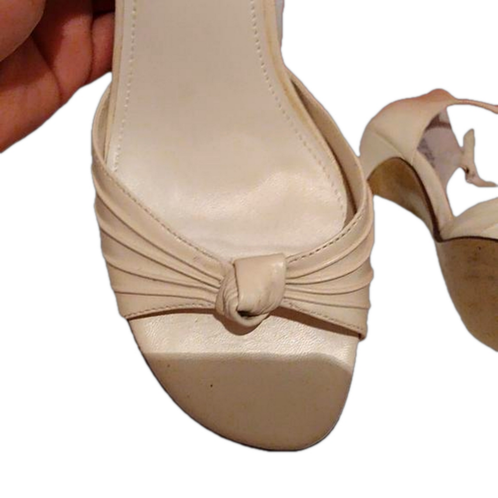 EUC Vintage Women's soft petal ivory leather heels Vintage - Picture 4 of 11